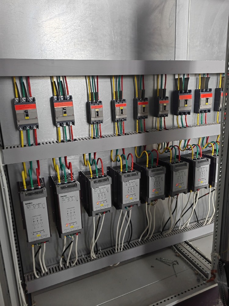 电力调整器负载电压加不上去是什么原因？