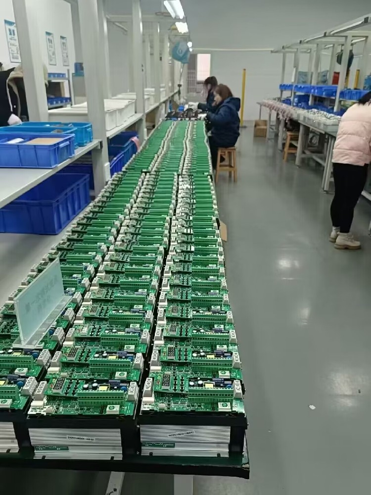 电力调整器在运行时最大电流逐步降低是为什么？