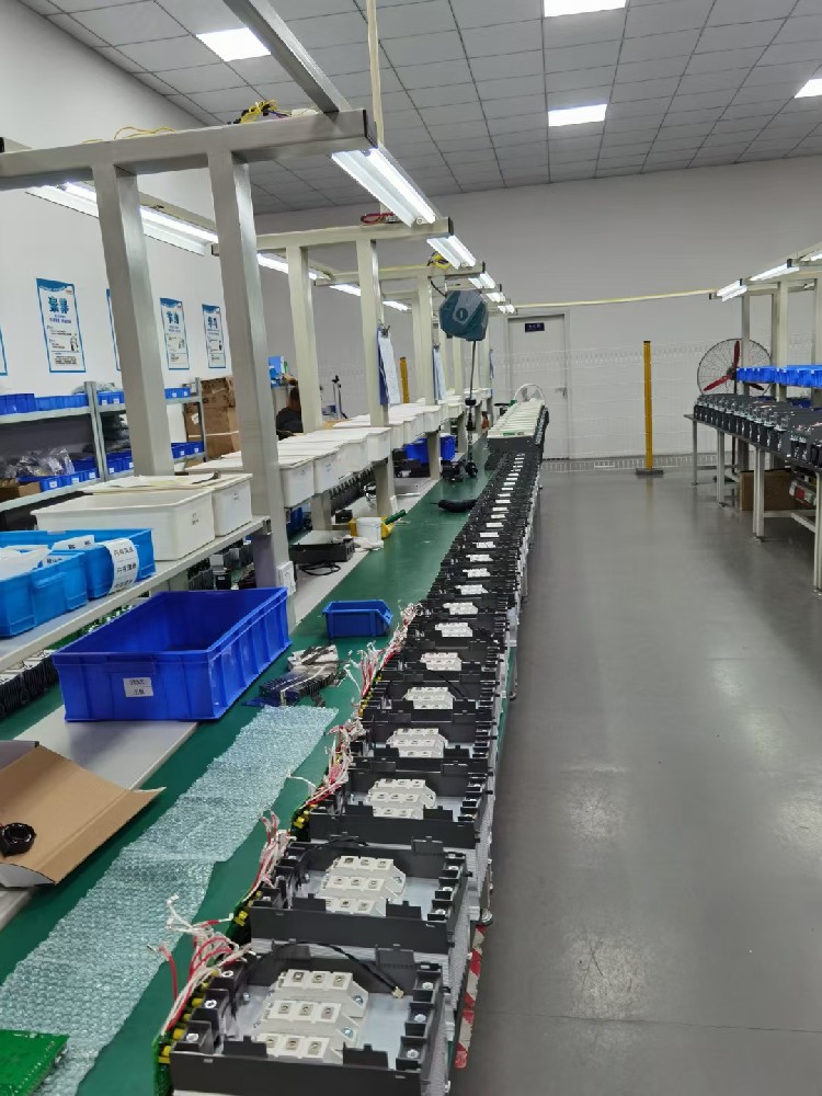 电力调整器的额定电压、额定电流和额定功率是若何确定的？