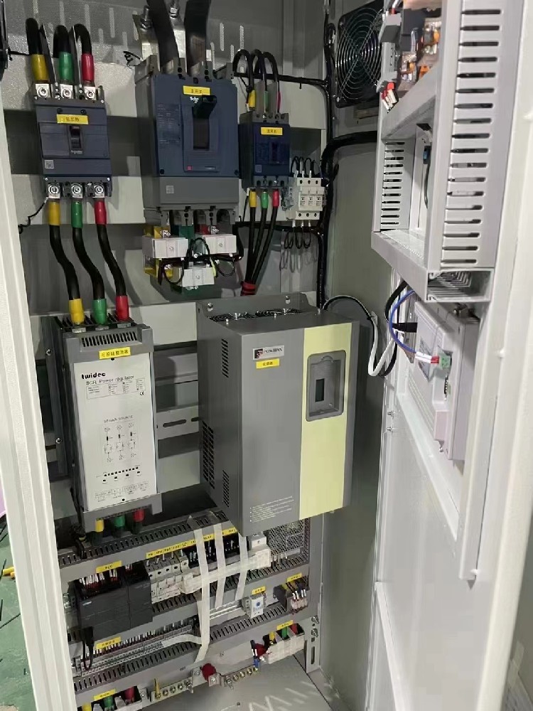 对于间歇性工作的负载，若何选择相宜的电力调整器以提高其使用寿命？