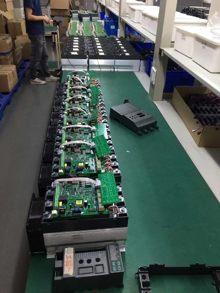 当电力调整器接入的电网存在三相不平衡时，会产生什么后果及若何解决？