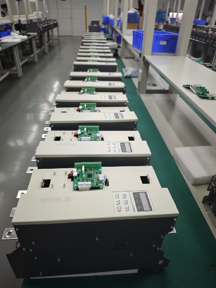 电力调整器操作面板上的部门按键无反映，是按键自身故障，还是内部电路问题，该若何维建？