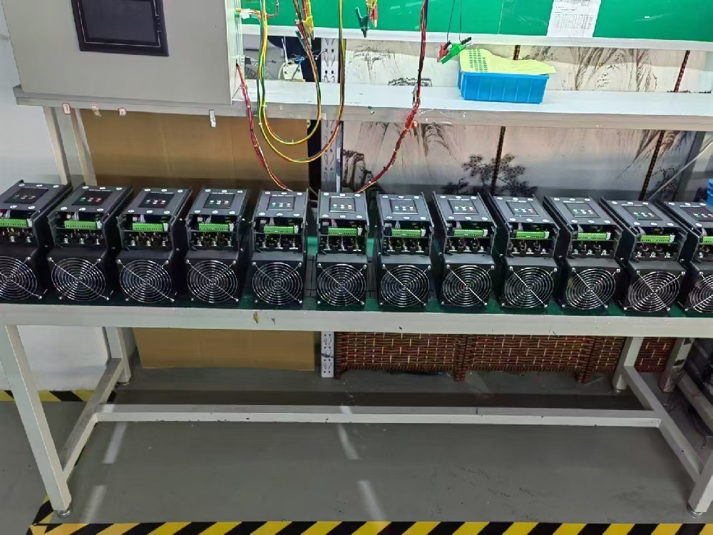 衔接电力调整器的线缆老化，在不更换线缆的情况下，能否采取一时措施持续安全使用电力调整器？